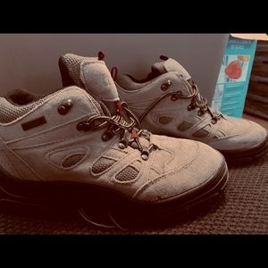 CONGO hiking boots size 9